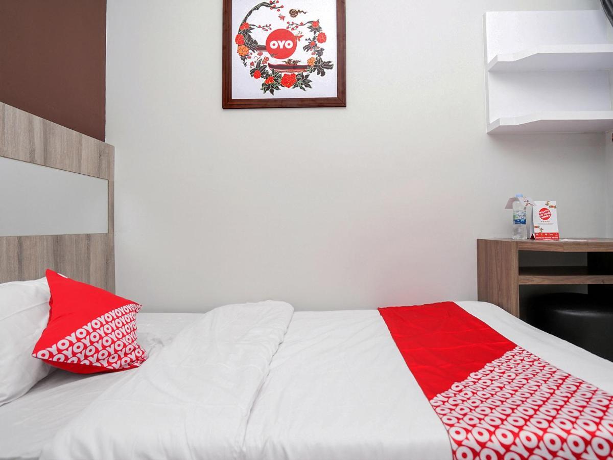 Oyo 747 Cipunegara Residence Surabaja Zewnętrze zdjęcie