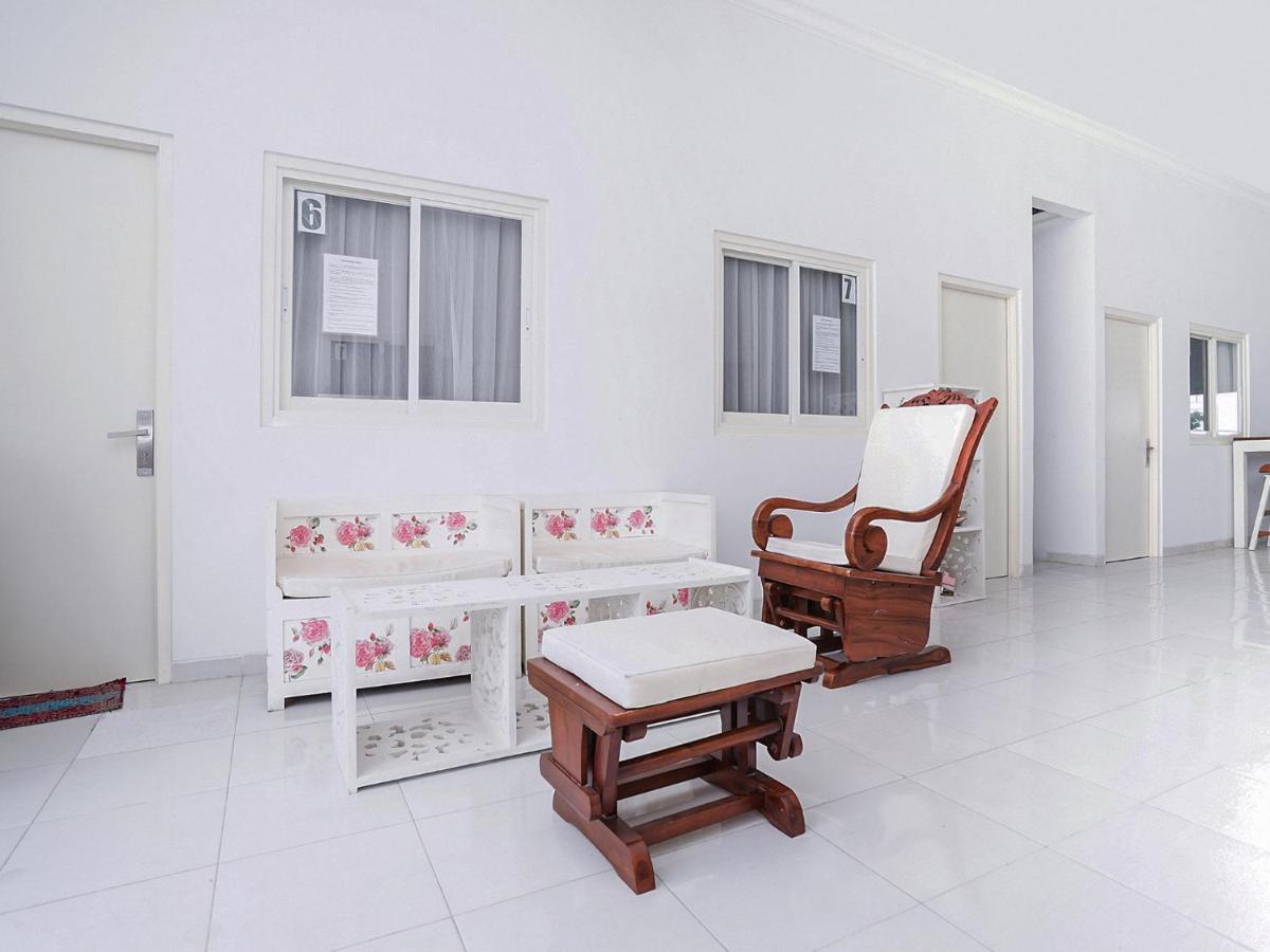 Oyo 747 Cipunegara Residence Surabaja Zewnętrze zdjęcie