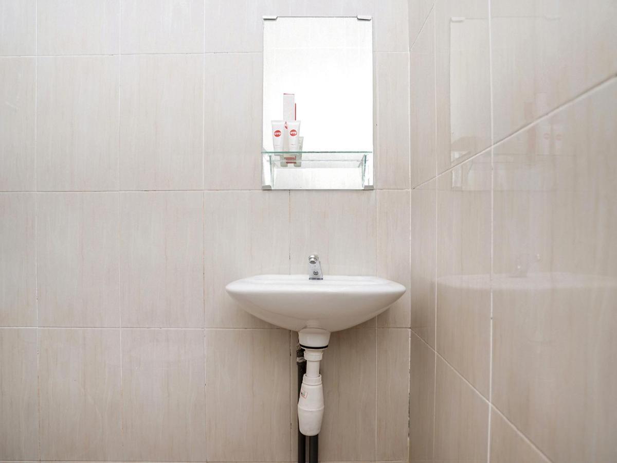 Oyo 747 Cipunegara Residence Surabaja Zewnętrze zdjęcie