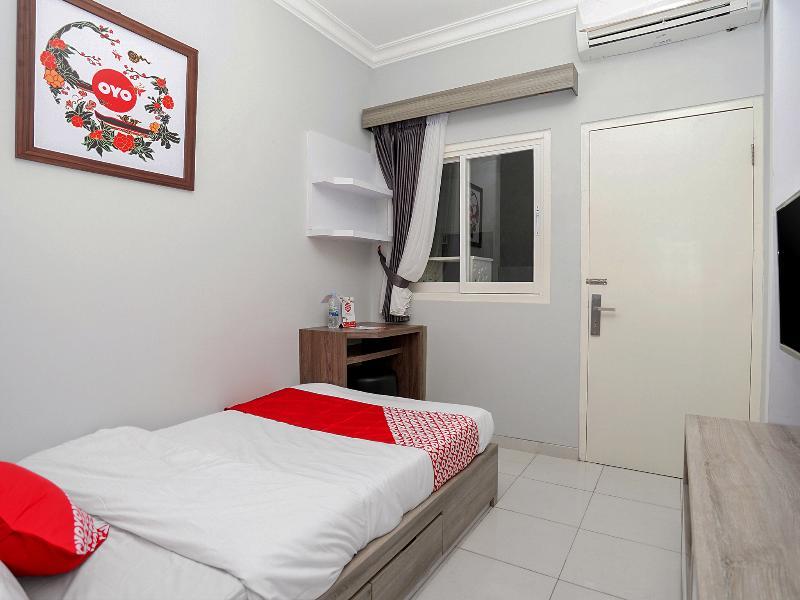 Oyo 747 Cipunegara Residence Surabaja Zewnętrze zdjęcie
