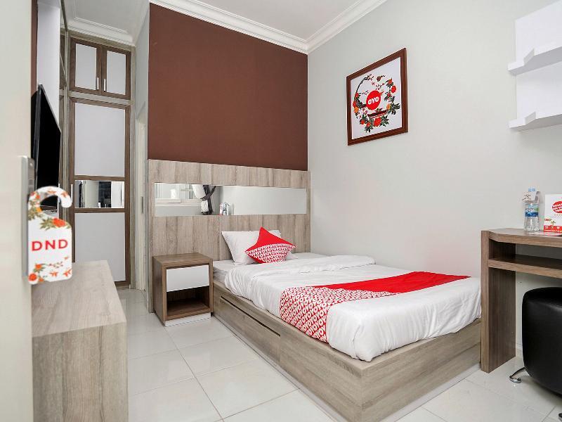 Oyo 747 Cipunegara Residence Surabaja Zewnętrze zdjęcie